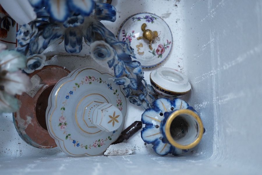 A quantity of miscellaneous ceramics to include floral encrusted porcelain. Condition - poor